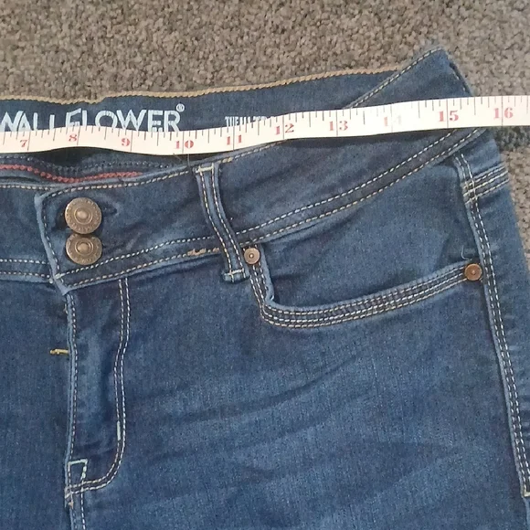 Wallflower Size 13 Reg Women's Classic Blue Skinny Jeans - Picture 2 of 9